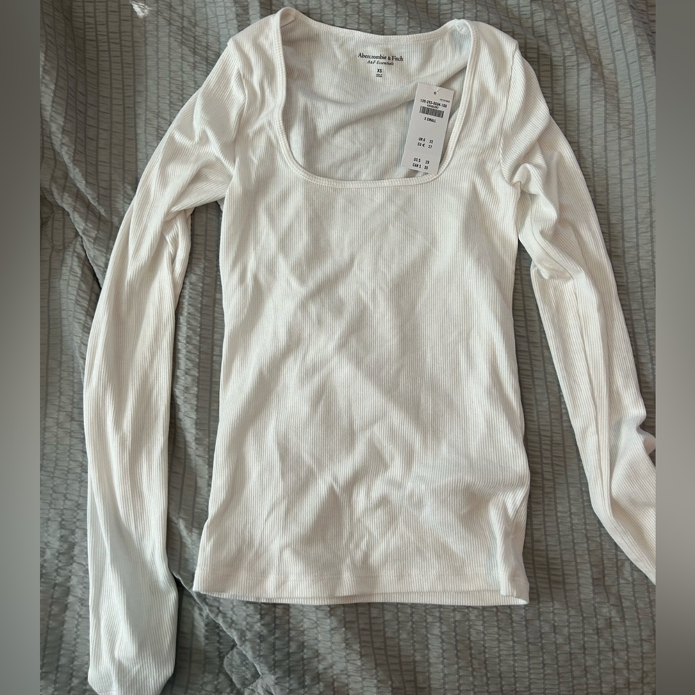 Abercrombie NWT white long sleeve XS